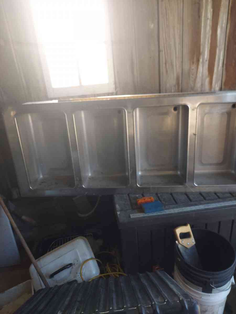 Electric steam table