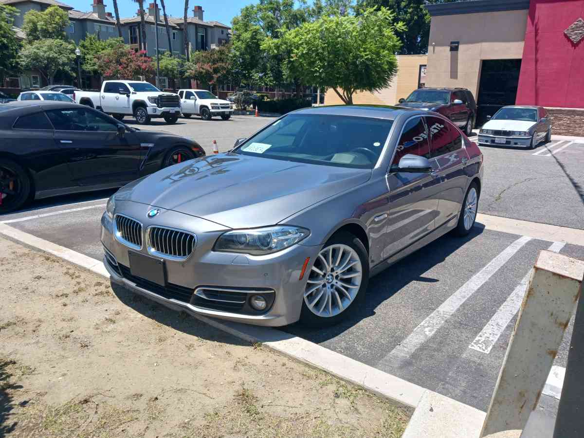 2015 BMW 528i RWD