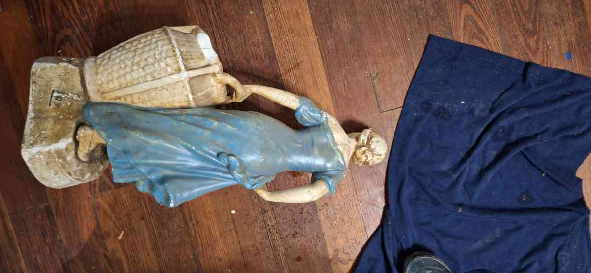 vintage concrete vatican women