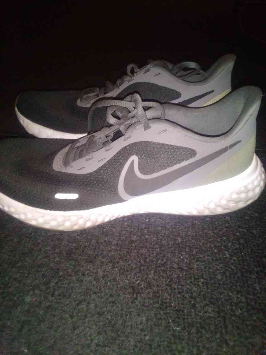 Nike Revolutions