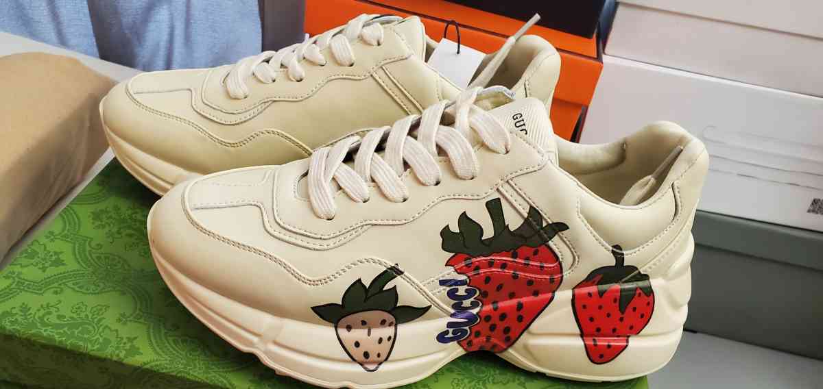 GG strawberry Sneaker
