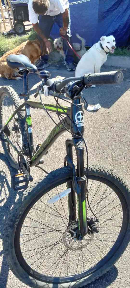 2016 Schwinn with disc brakes front and back