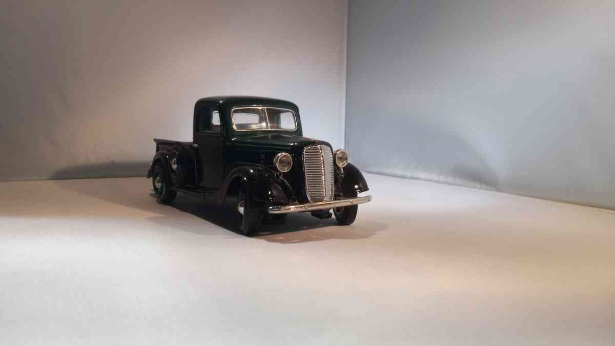 old toy Ford V8