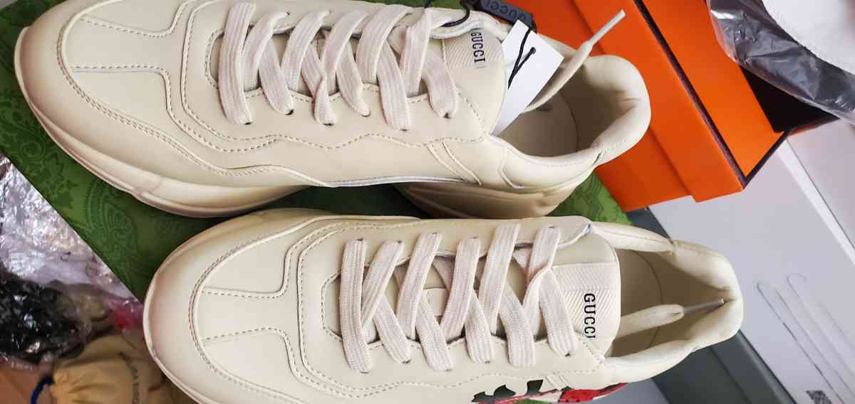 GG strawberry Sneaker