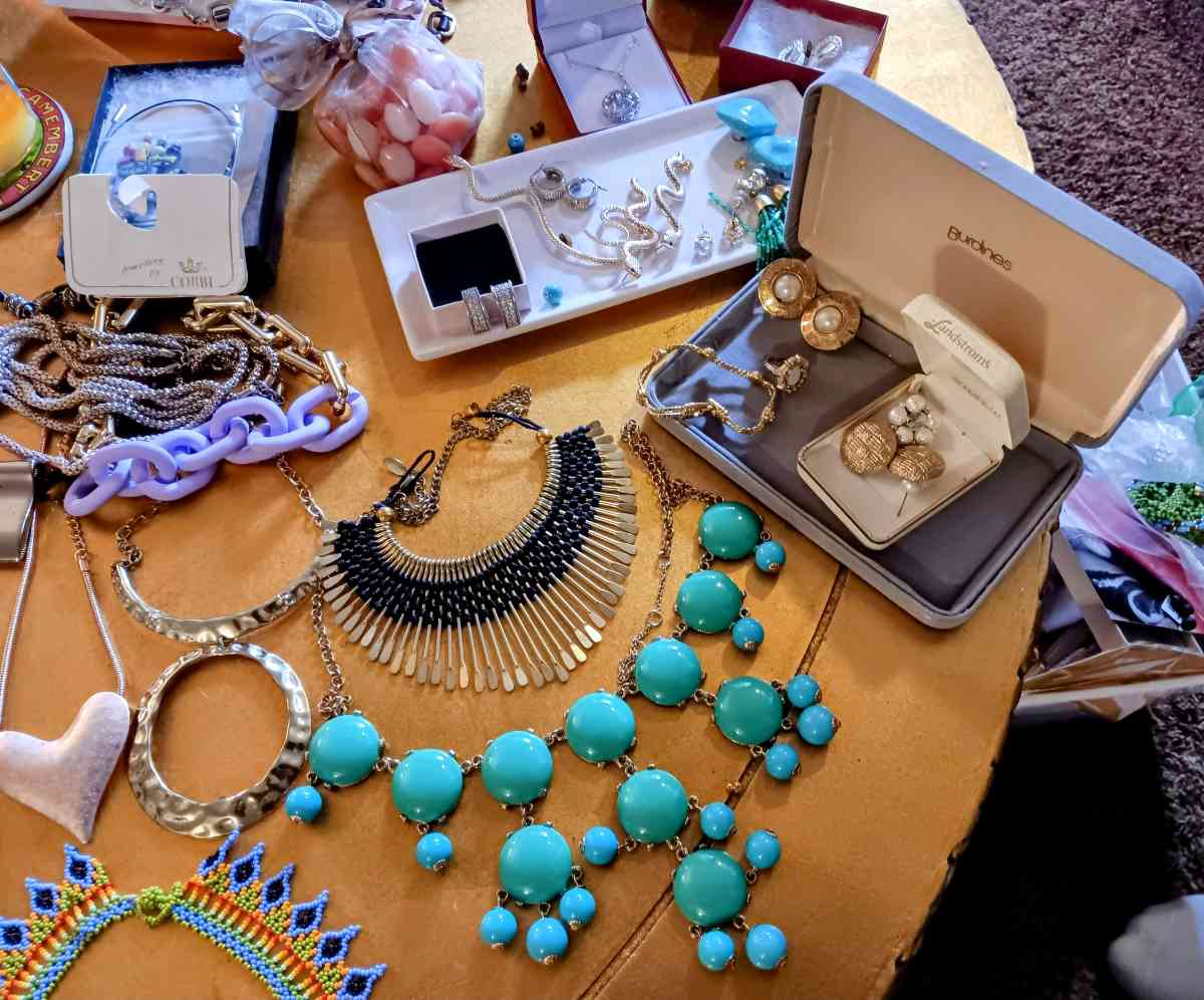 MUST GO VARIETY OF JEWELRY AND WATCHES