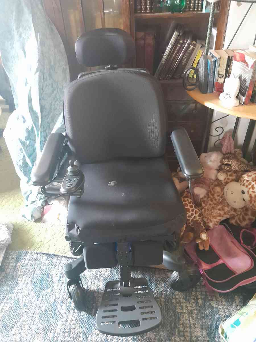 Q500  Quantum power mobilize wheelchair hubber round