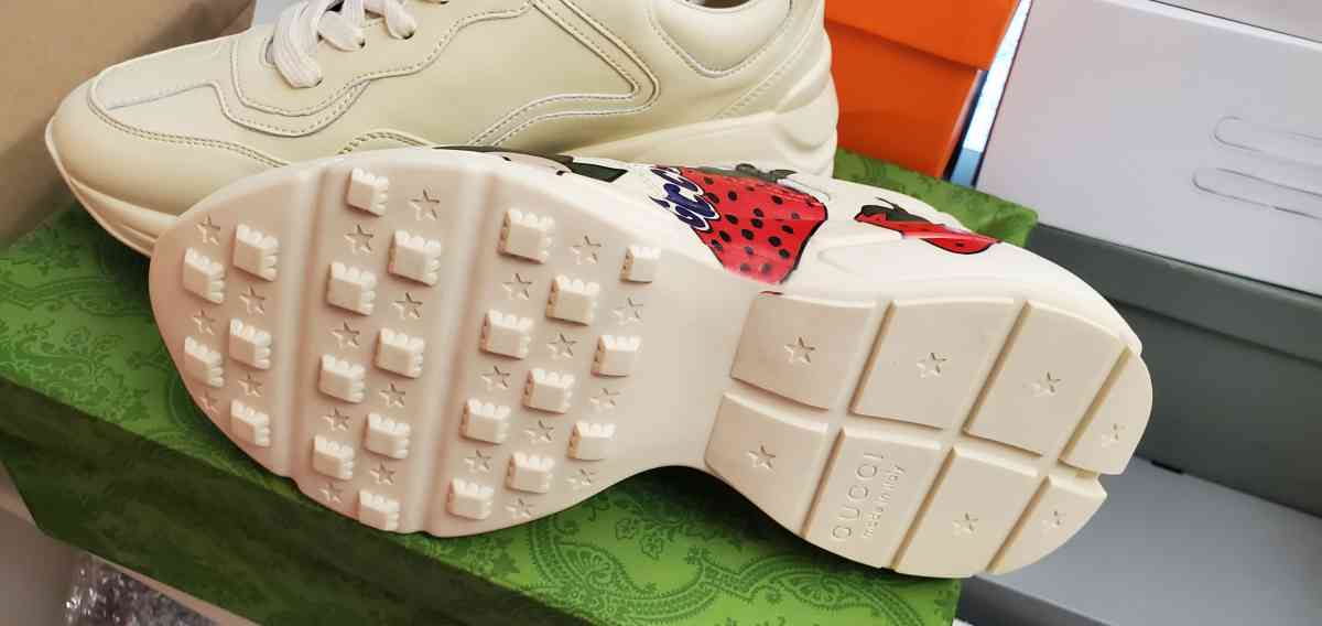 GG strawberry Sneaker