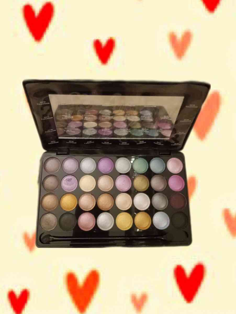 EYESHADOW 32 COLOS NEW IN BOX