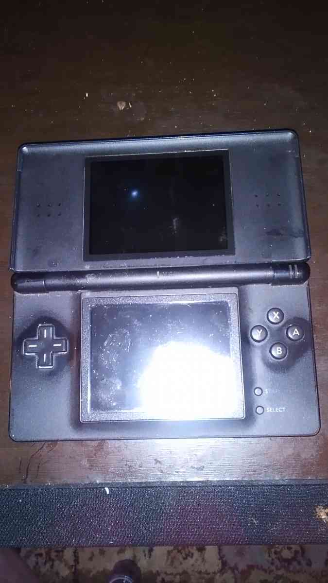 Gameboy ds with 2 games