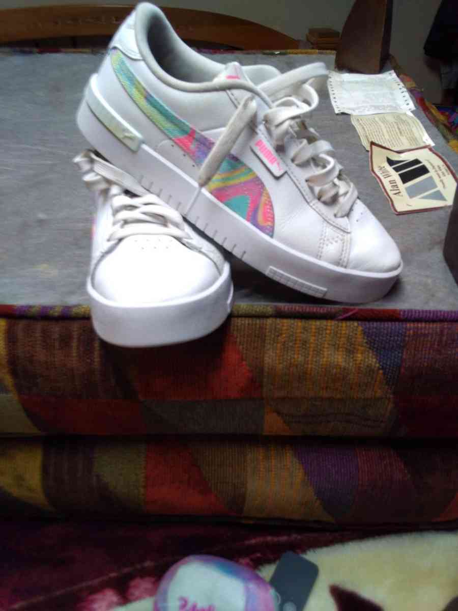 several different size shoes