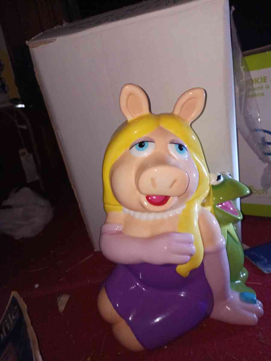 miss piggy and hermit