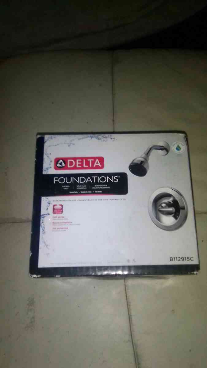 Delta foundation faucet