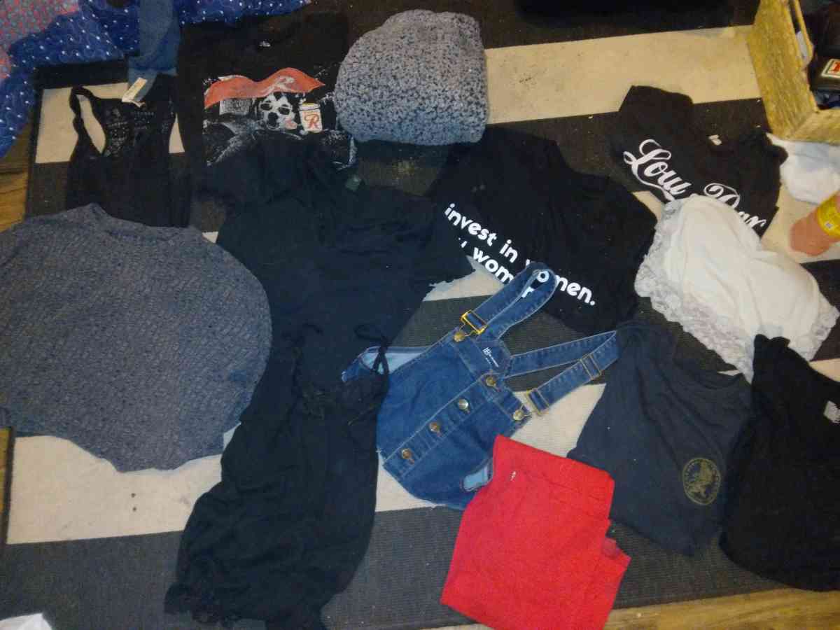 clothing Lot size small