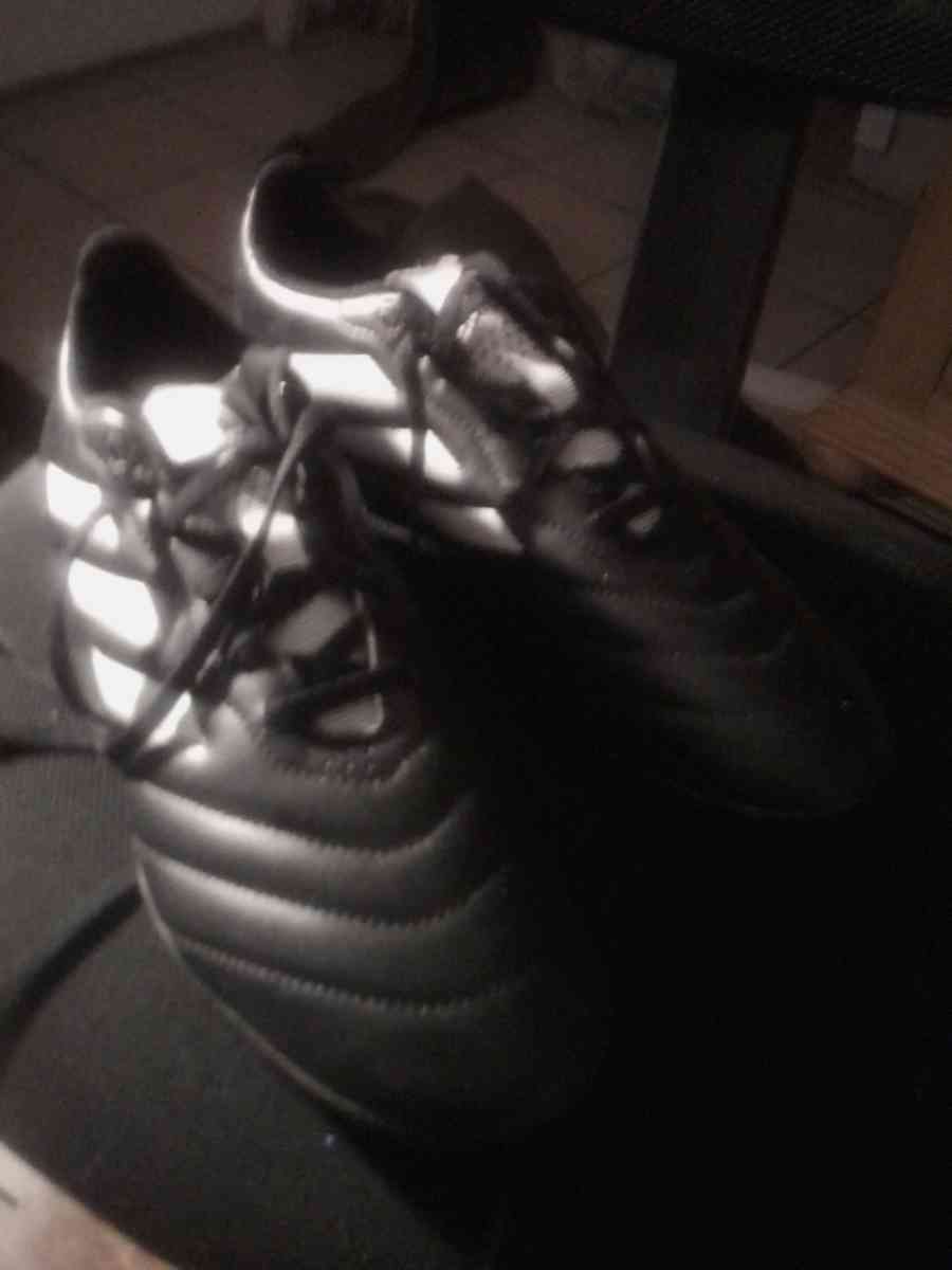 adiddas sport shoes soccer