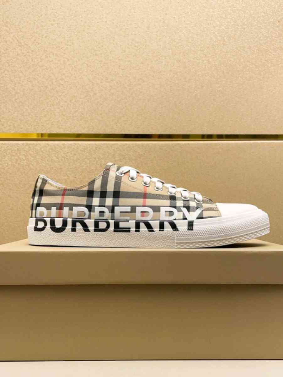 High End Luxury Casual Major Brand Burberry Vintage Sneakers
