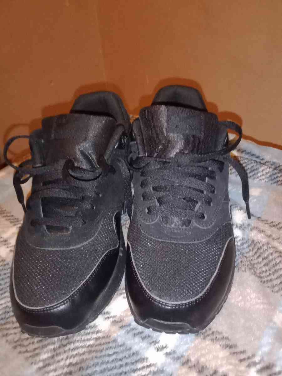 Air max 1 black size 9 half