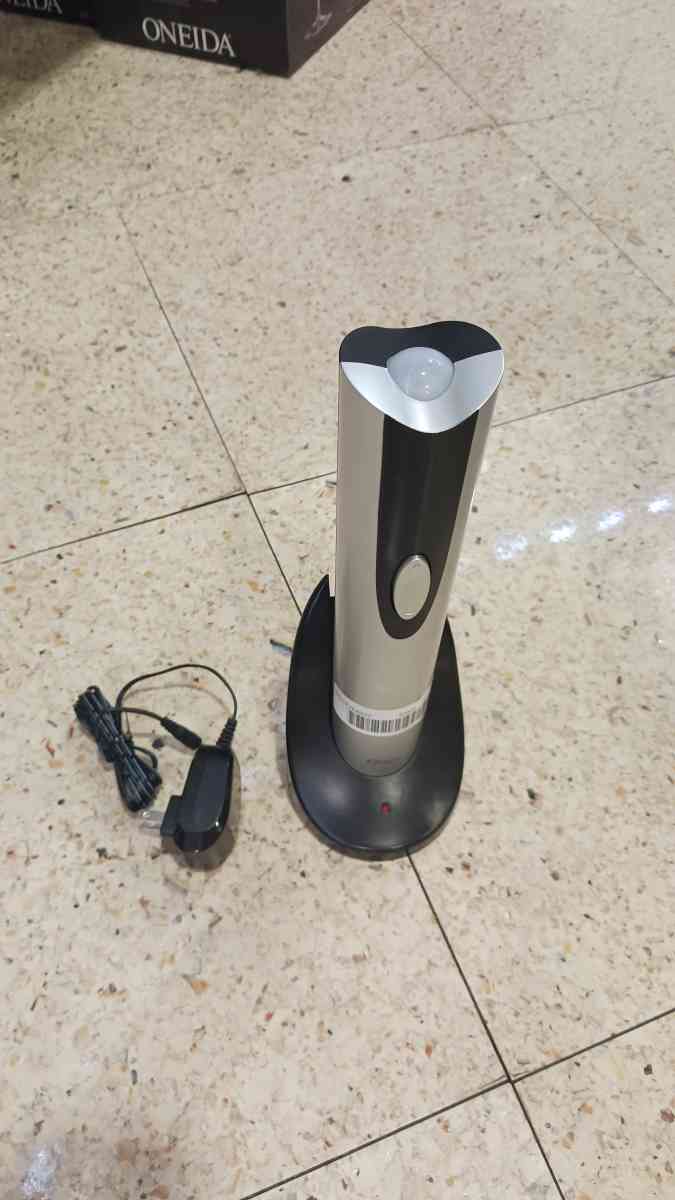 Electronic wine opener