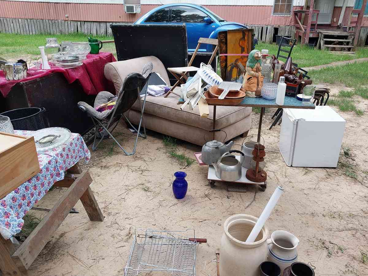 Extended Yard sale at 5620 N main st vidor june 6 thru 11