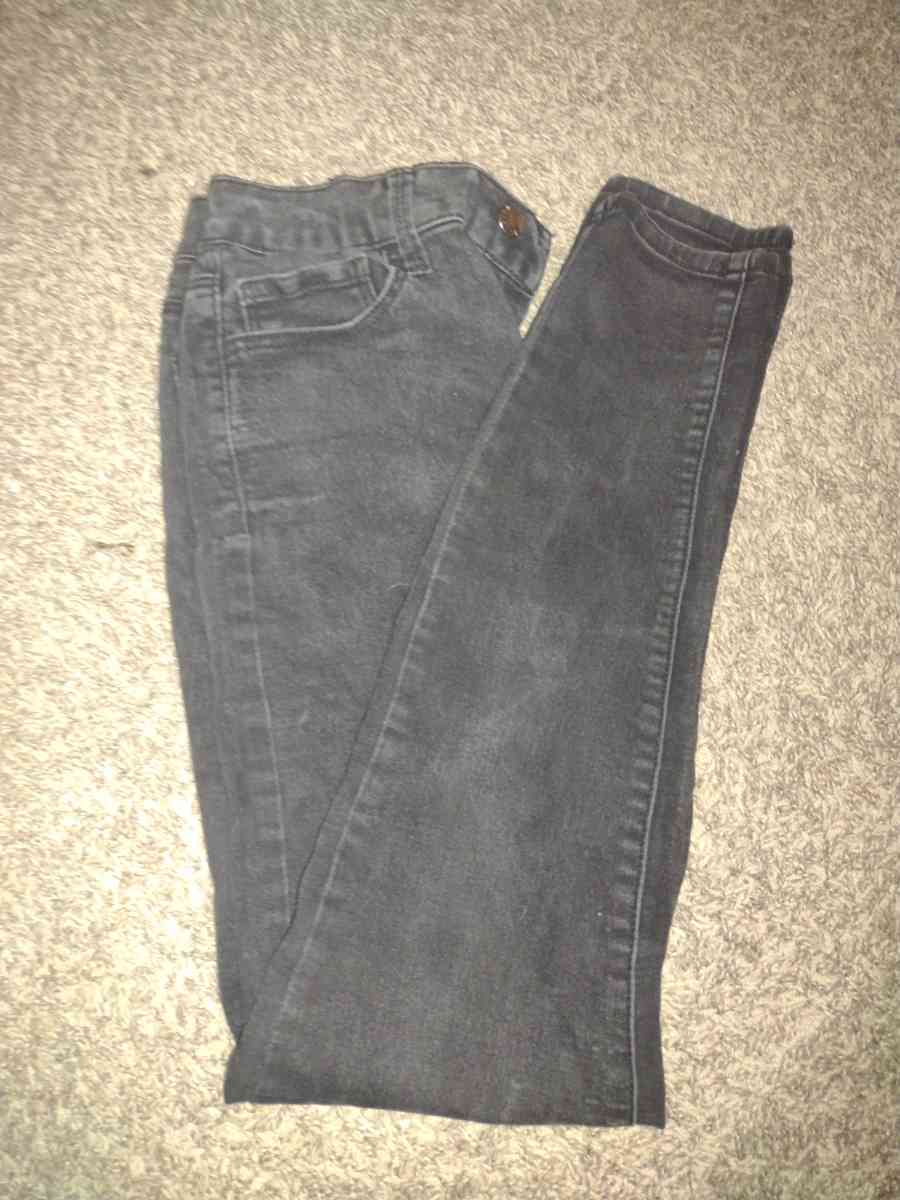 black plain jeans