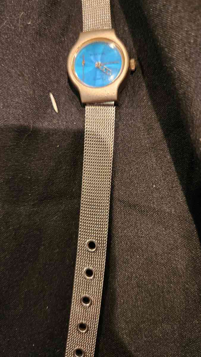 Roumours Watch  needs battery