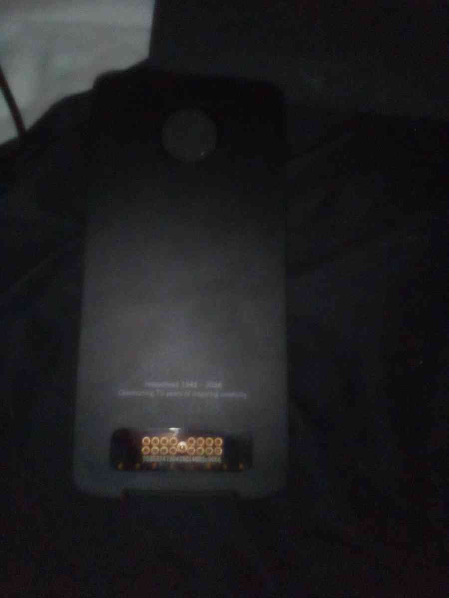 projector attchmt n camera 4 Motorola phone