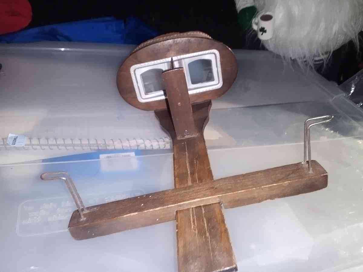 Antique stereoscope viewfinder