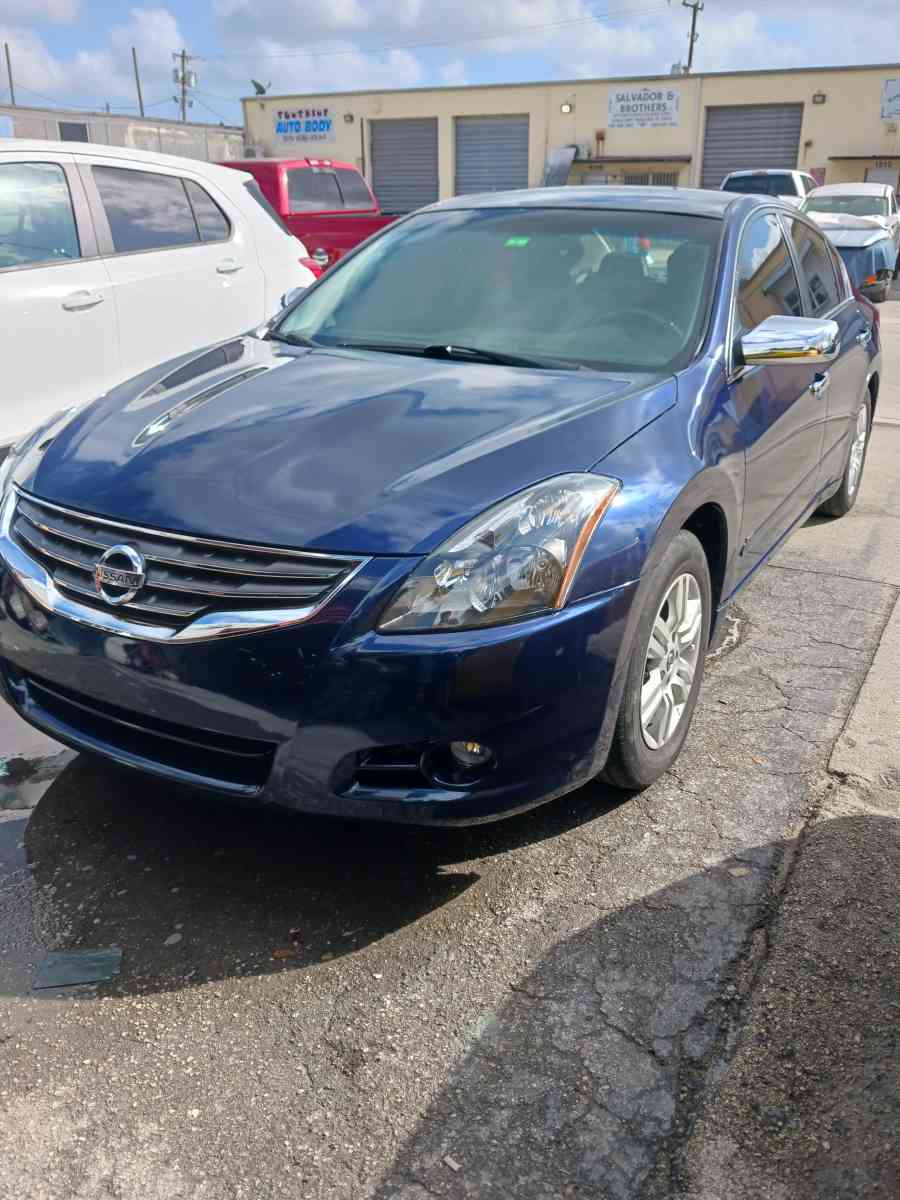 Nissan Altima 2012
