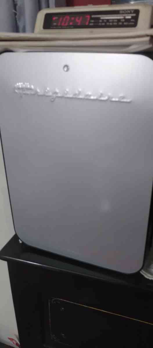 personal mini fridge