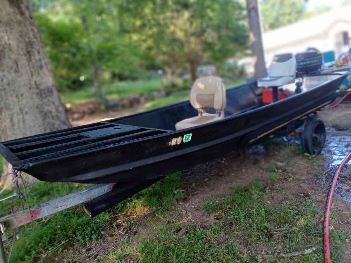 flatbottom boat 2 stroke