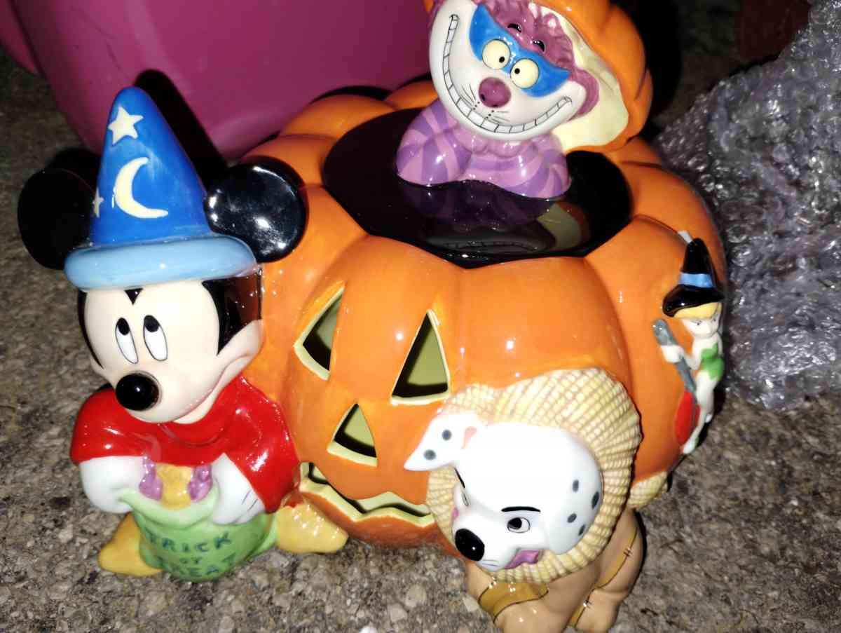 mickey mouse and friends Halloween pumpkin cookie jar