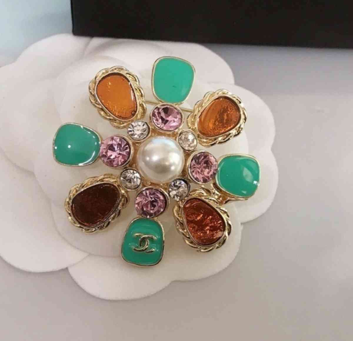 brooches pin cc