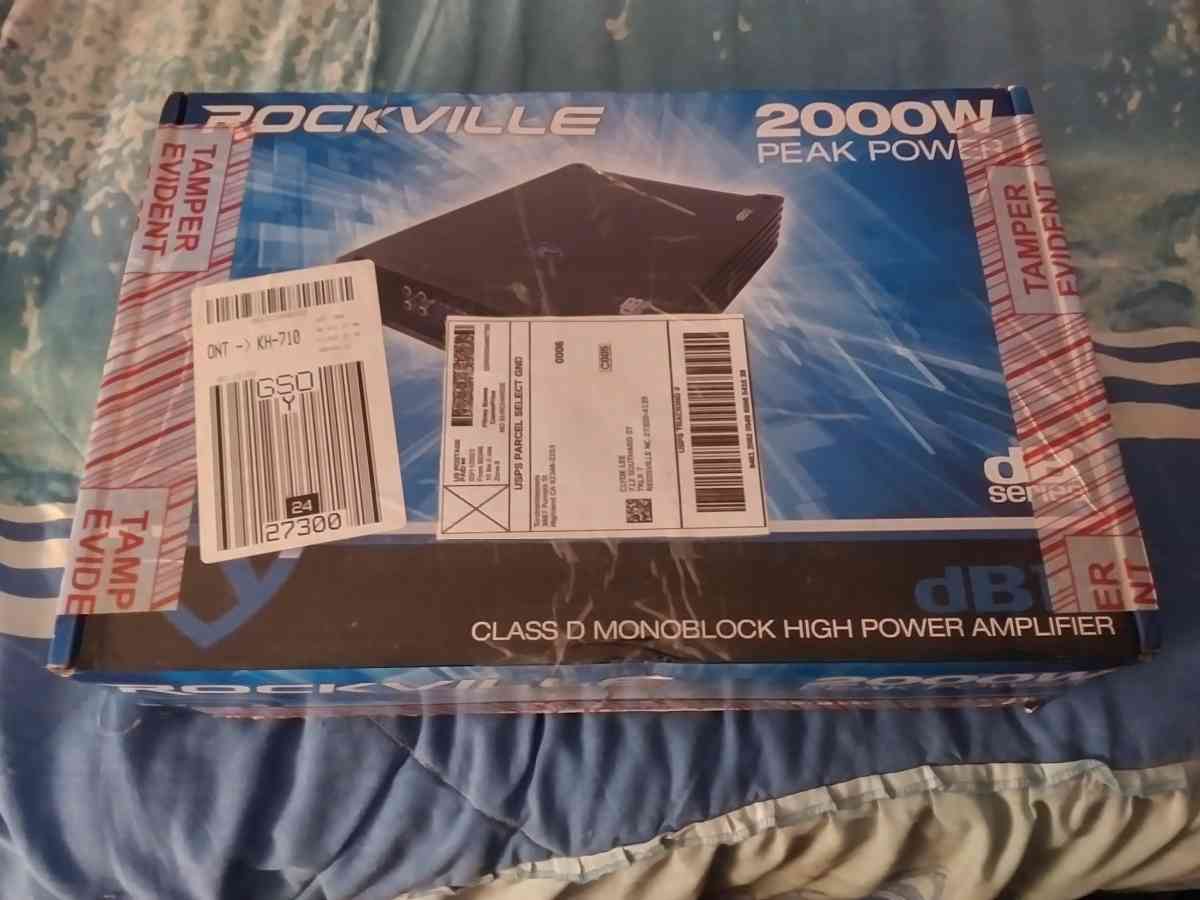 Rockville 2000 Watt Amp And Rockville 4 Gauge Wire Kit