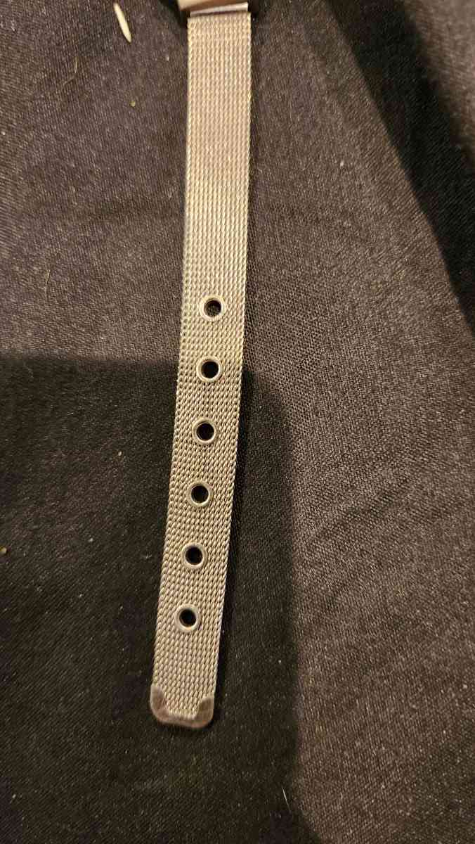 Roumours Watch  needs battery