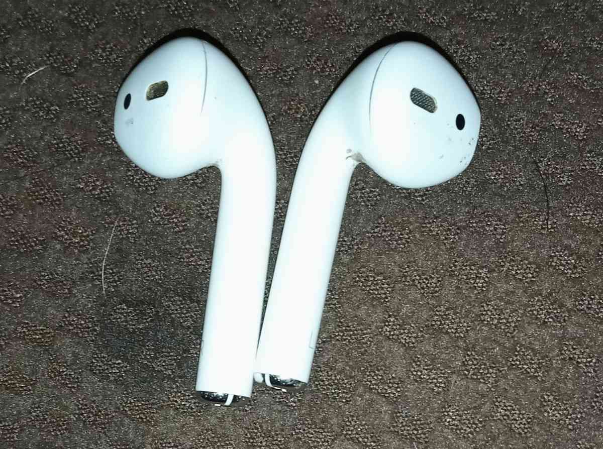 apple AirPods 1st generation