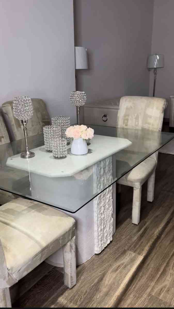 Kitchen Table Set Includes 4 Chairs