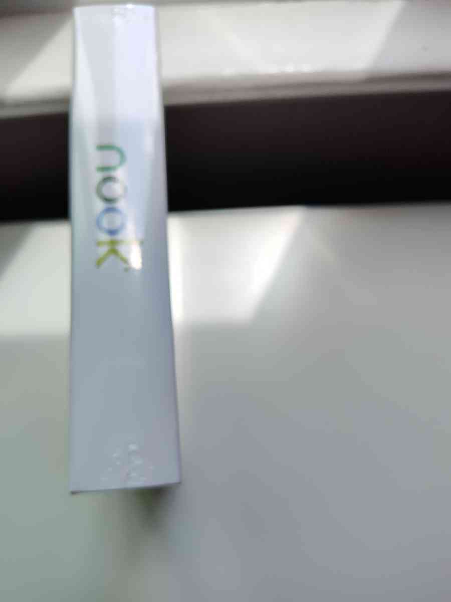 Unopened Barns and Noble Glowlight 4