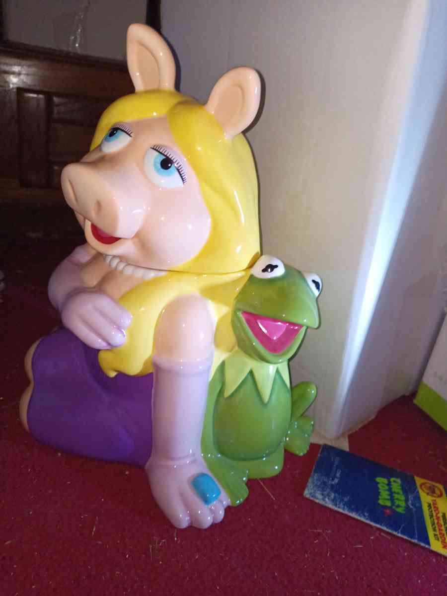 miss piggy and hermit