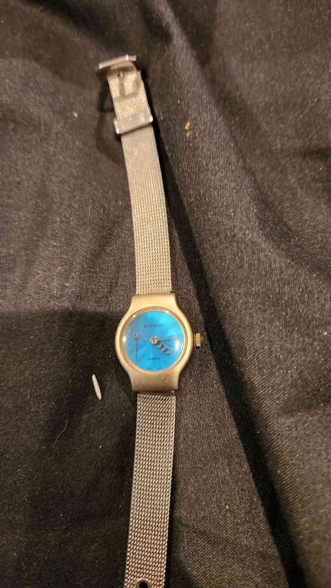 Roumours Watch  needs battery