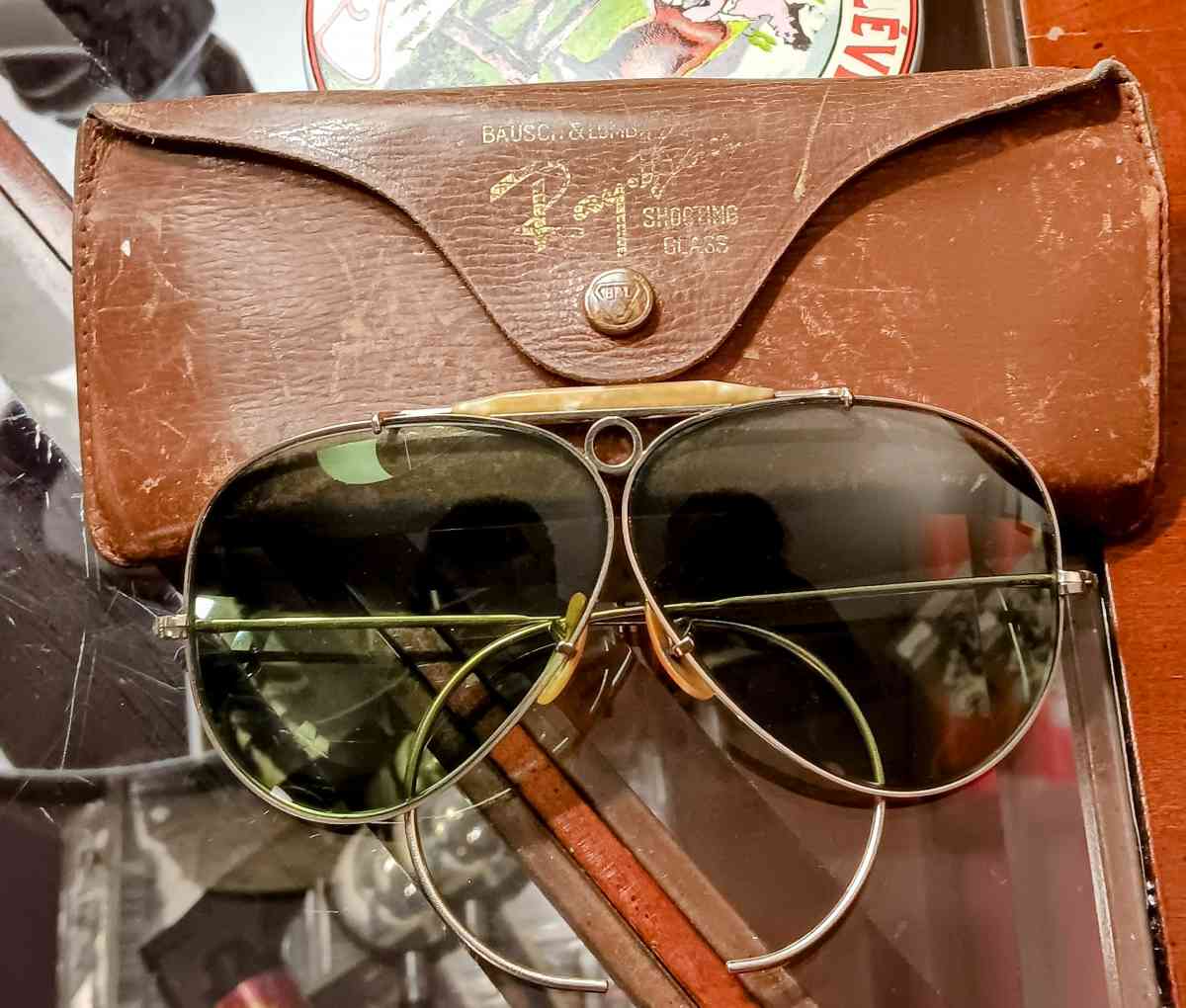Authentic vintage Ray Ban Kalichrome shooter gold 62mm 1960s