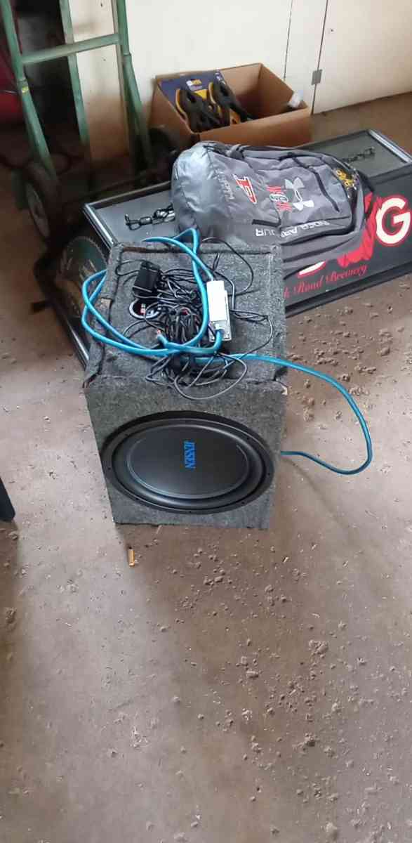 12 in subwoofer 1200 watts brand new just put it in still ha