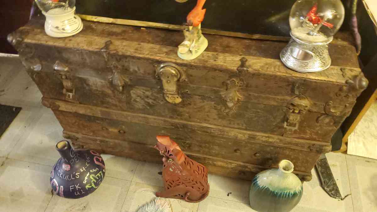 I am selling a old chest