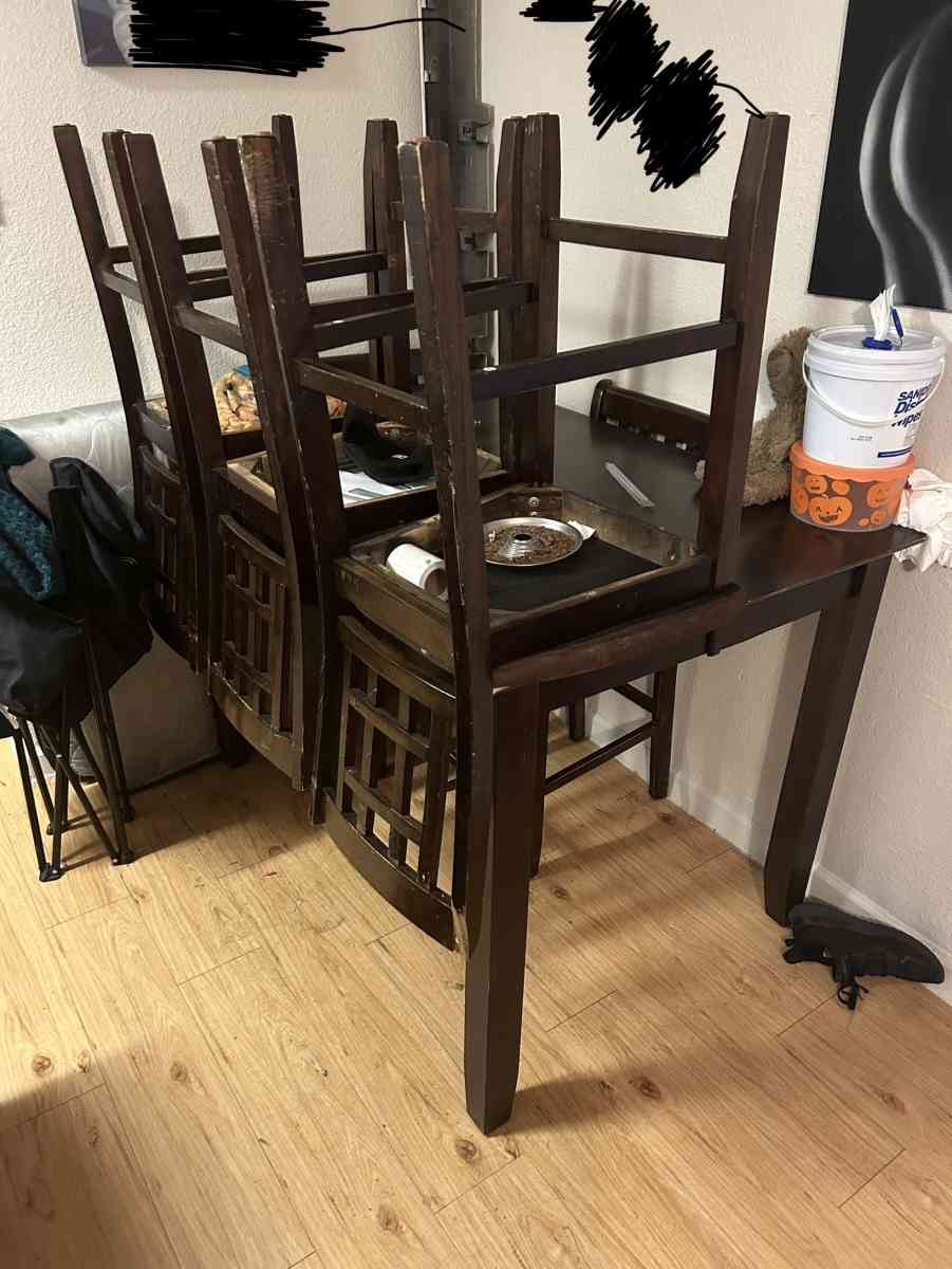 5 chair table