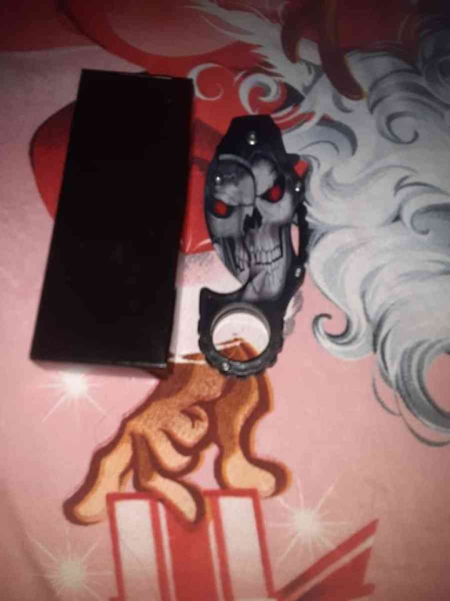 Brand New Skull Knife With Box