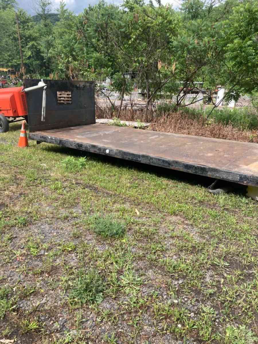 18 foot dumb Fox fair condition