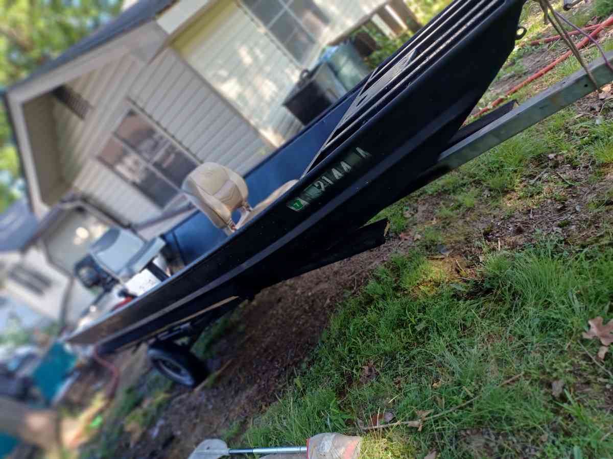 flatbottom boat 2 stroke