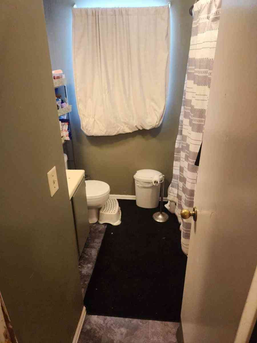 Mobile Home in Park 2bd 1 and a half bath as is
