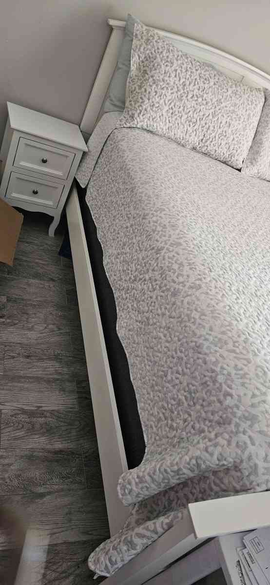 double size bed 2 nightstands dresser mirror