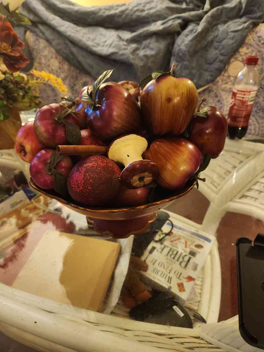 bowl and Decorative apples