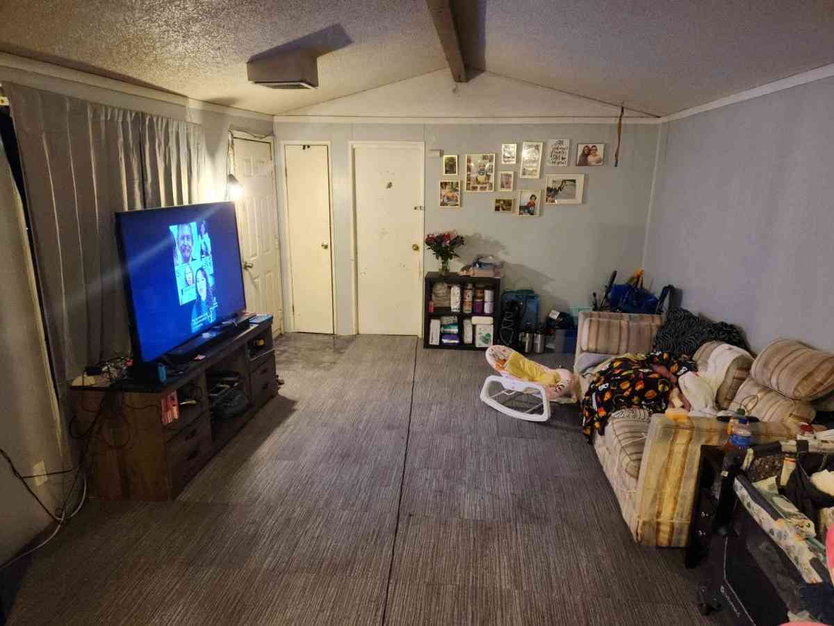 Mobile Home in Park 2bd 1 and a half bath as is