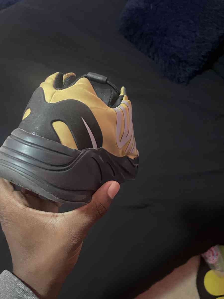 yezzy 700 honey comb